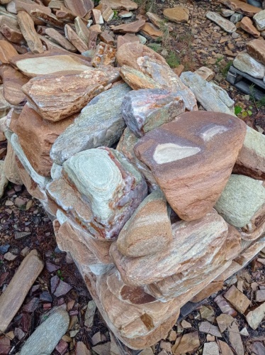 Златолит жёлтый, жёлто-зелёный глыбки и валуны для ланшафтного дизайна купить в Сыктывкаре