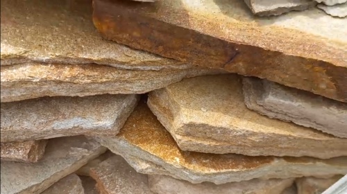 Плитняк златолит жёлтый золотистый для отмостки купить в Сыктывкаре