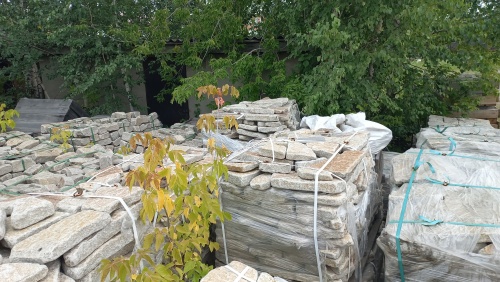 Плитняк галтованный гранитный для ландшафтного дизайна купить в Сыктывкаре