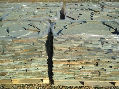 Плитняк златолит зелёный для цоколя, отмостки купить в Сыктывкаре