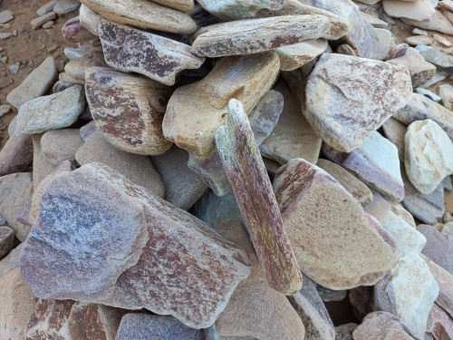 Златолит жёлтый, жёлто-зелёный глыбки и валуны для ланшафтного дизайна купить в Сыктывкаре