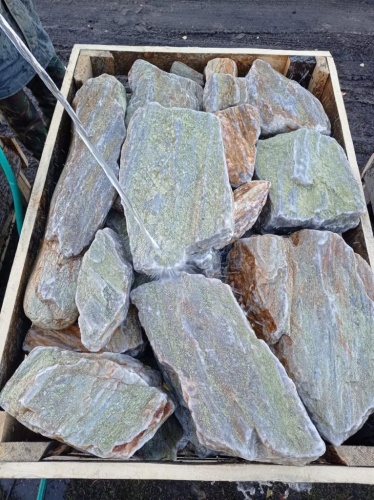 Златолит жёлтый, жёлто-зелёный глыбки и валуны для ланшафтного дизайна купить в Сыктывкаре