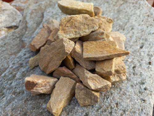 Златолит жёлтый декоративная каменная крошка купить в Сыктывкаре