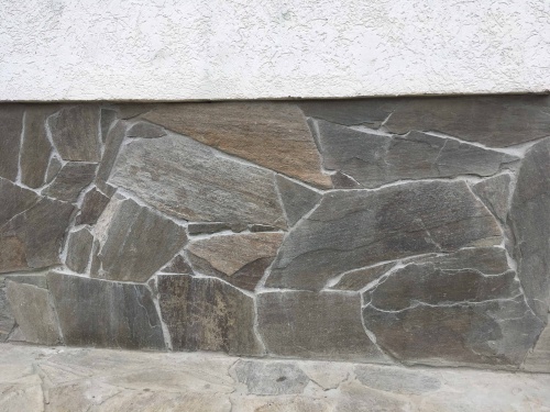 Плитняк златолит Уральский для цоколя, отмостки купить в Сыктывкаре