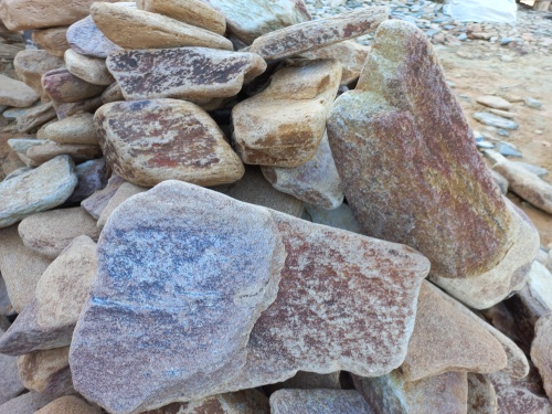 Златолит жёлтый, жёлто-зелёный глыбки и валуны для ланшафтного дизайна купить в Сыктывкаре