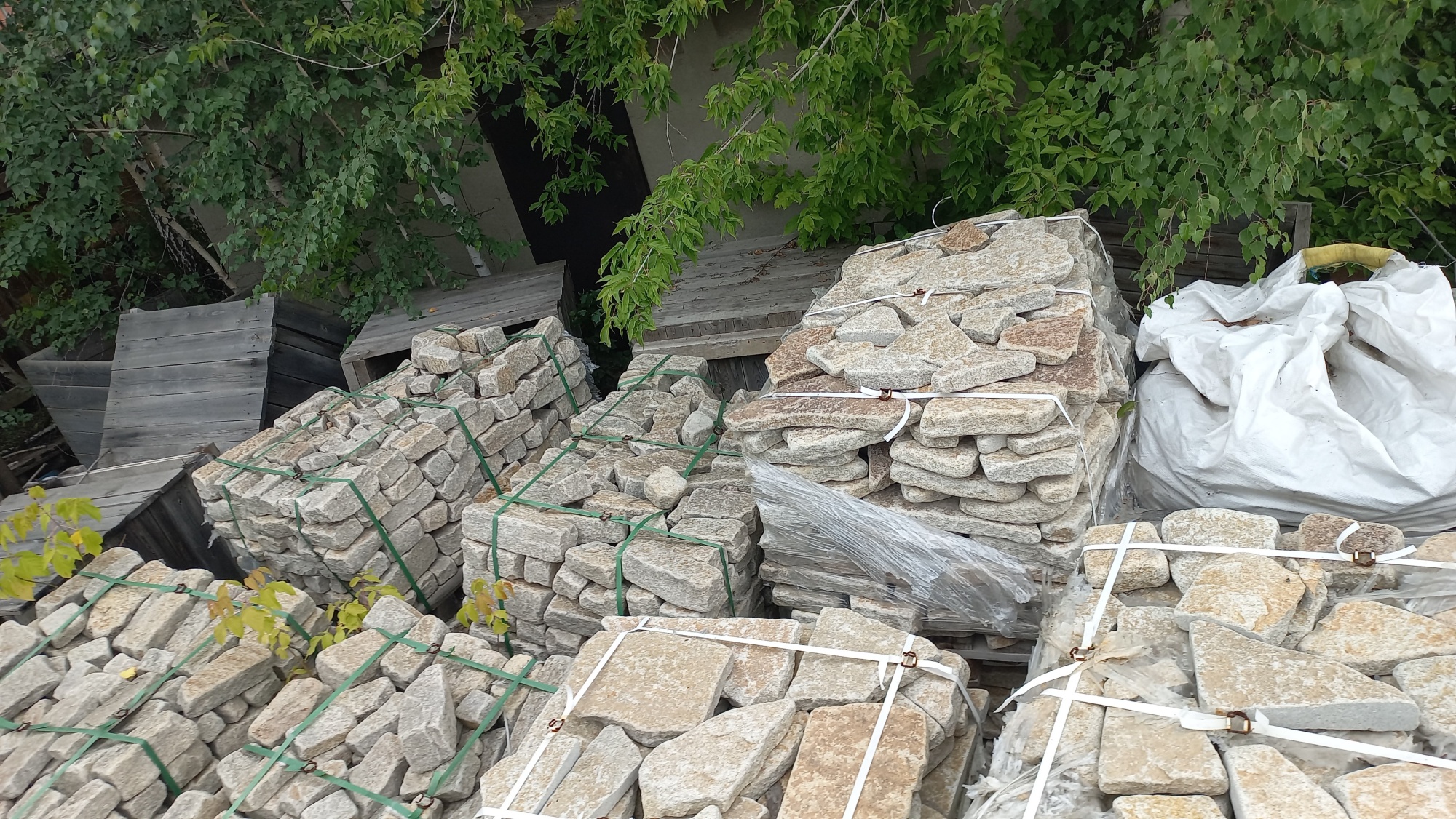 Плитняк гранитный галтованный купить в Сыктывкаре