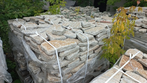 Гранитный плитняк галтованный для парковки купить в Сыктывкаре