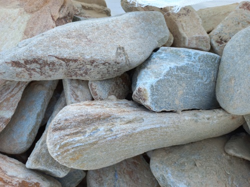 Златолит жёлтый, жёлто-зелёный глыбки и валуны для ланшафтного дизайна купить в Сыктывкаре