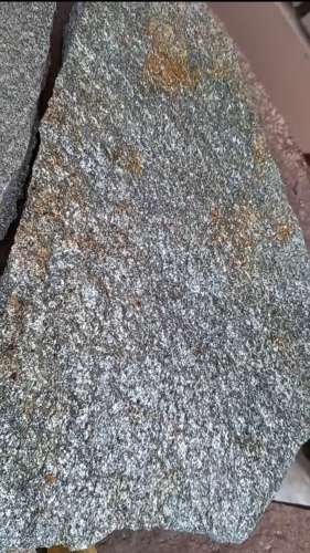 Плитняк златолит серебристый для цоколя, отмостки купить в Сыктывкаре