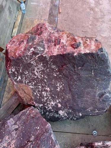 Камни для ландшафтного дизайна красно-фиолетовые 10-60 килограмм купить в Сыктывкаре