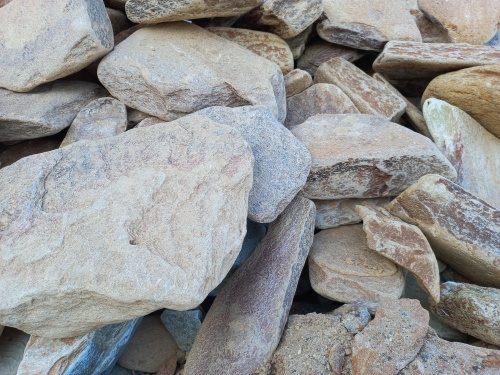 Златолит жёлтый, жёлто-зелёный глыбки и валуны для ланшафтного дизайна купить в Сыктывкаре