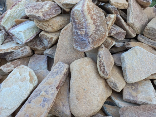 Златолит жёлтый, жёлто-зелёный глыбки и валуны для ланшафтного дизайна купить в Сыктывкаре