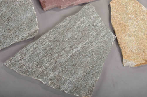 Плитняк златолит Уральский для цоколя, отмостки купить в Сыктывкаре