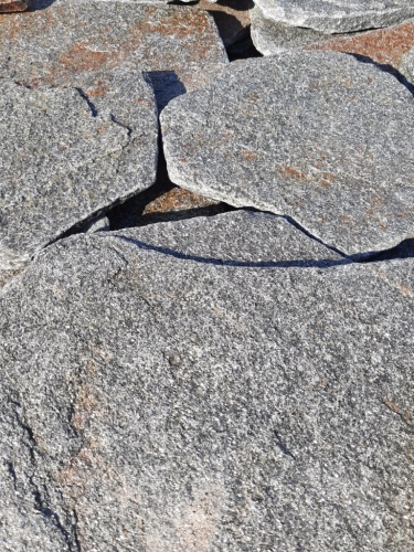 Златолит серебристый галтованный для лестниц купить в Сыктывкаре