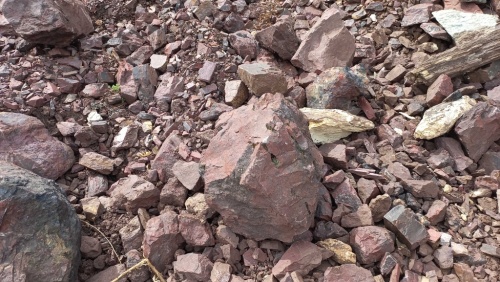 Яшма ландшафтные валуны