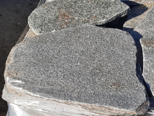 Златолит серебристый галтованный для лестниц купить в Сыктывкаре