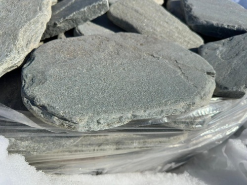 Плитняк златолит зелёный галтованный для мощения на бетон купить в Сыктывкаре