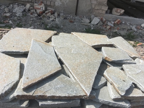 Златолит серебристый галтованный для лестниц купить в Сыктывкаре