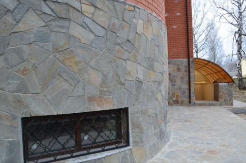 Плитняк златолит Уральский для цоколя, отмостки купить в Сыктывкаре