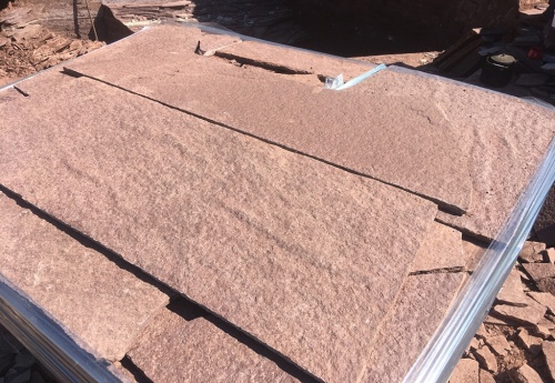 Плитняк лемезит бордовый для ступеней 20-25 мм купить в Сыктывкаре